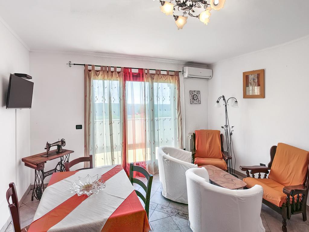 Apartment Agroturizam Radesic Buje Exterior foto